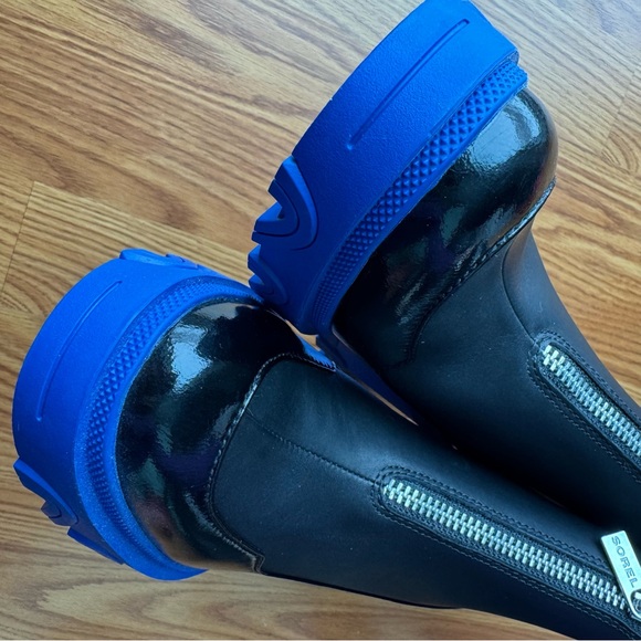 NEW Sorel Black and Blue Heeled Boots - Picture 11 of 12